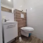 Oet Fenyo Apartmanhaz 公寓 *