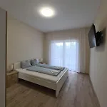 öt Fenyő * Siófok