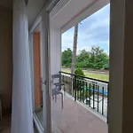 公寓 Oet Fenyo Apartmanhaz *
