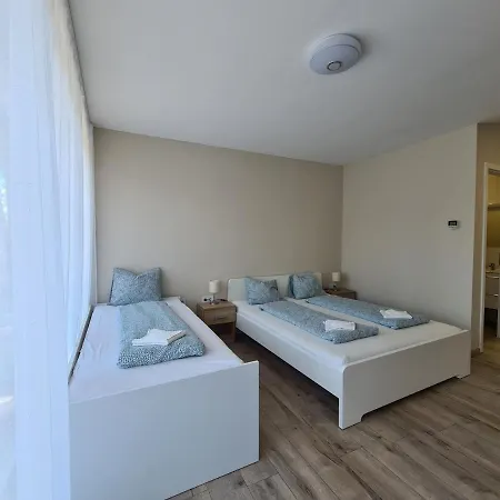Apartment Oet Fenyo Apartmanhaz