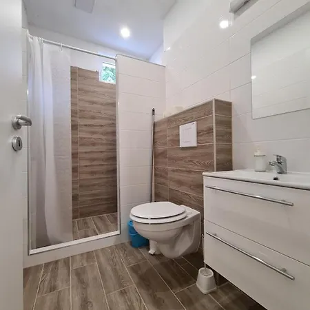 Oet Fenyo Apartmanhaz Διαμέρισμα