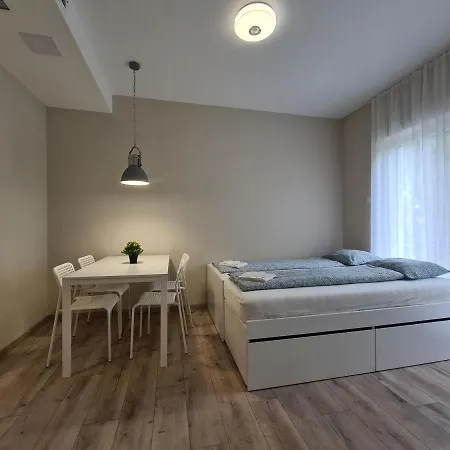 Oet Fenyo Apartmanhaz Siófok