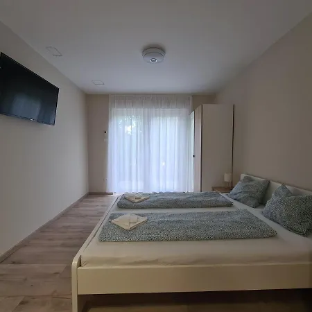Lägenhet Oet Fenyo Apartmanhaz