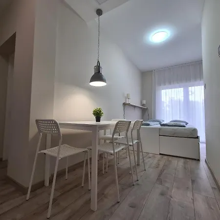 Oet Fenyo Apartmanhaz Lägenhet Siófok