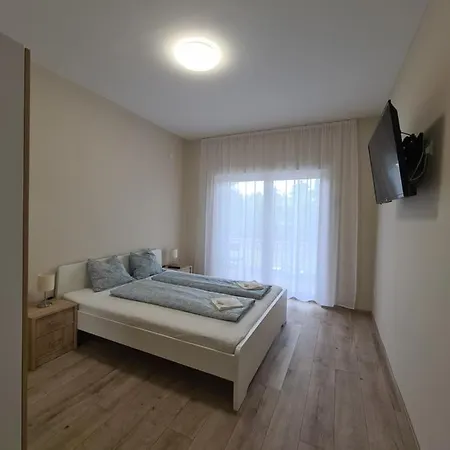 Oet Fenyo Apartmanhaz * Siófok