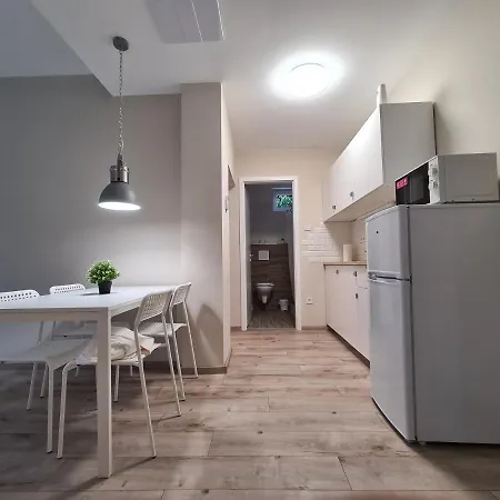 Lägenhet Oet Fenyo Apartmanhaz *