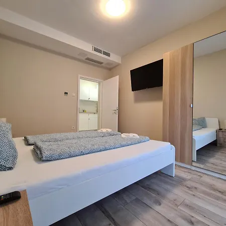 Oet Fenyo Apartmanhaz Siofok