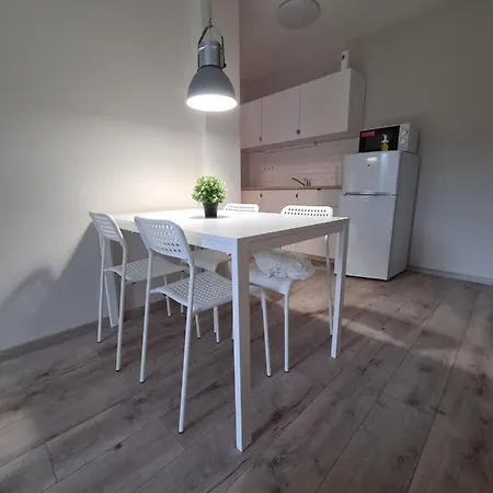 Oet Fenyo Apartmanhaz *