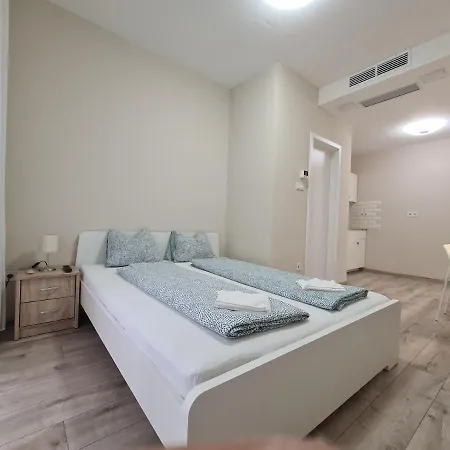 Lägenhet Oet Fenyo Apartmanhaz *