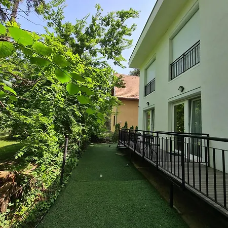 Oet Fenyo Apartmanhaz * Siófok