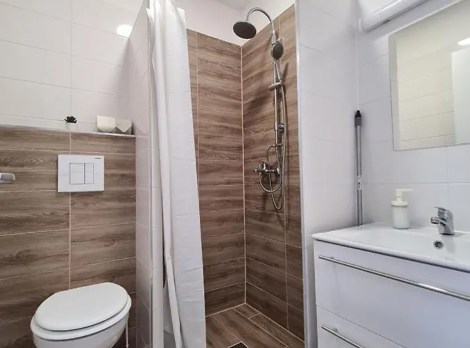 Oet Fenyo Apartmanhaz Lägenhet Siófok