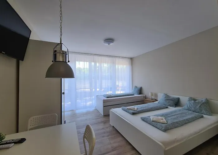 Oet Fenyo Apartmanhaz *