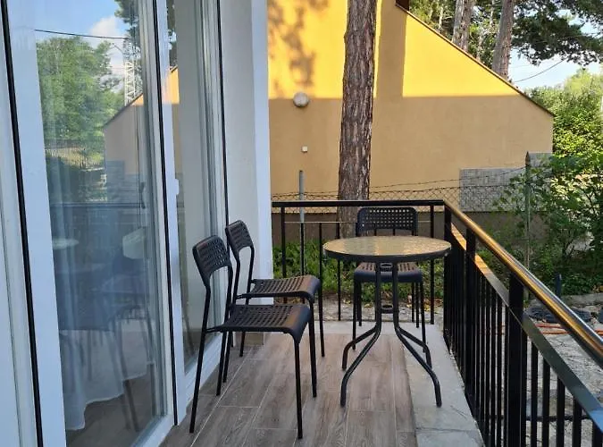 Oet Fenyo Apartmanhaz Lägenhet *