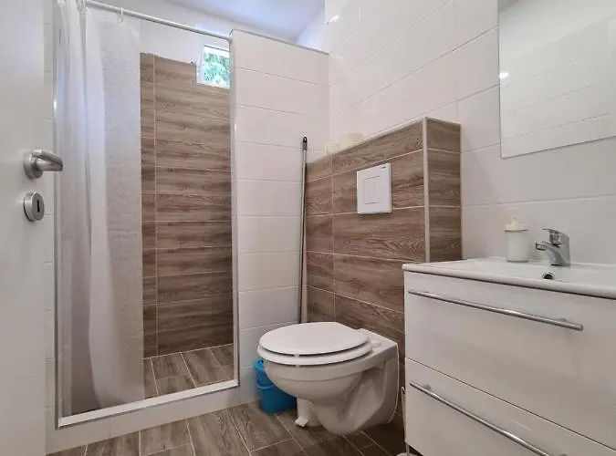 Oet Fenyo Apartmanhaz Lägenhet