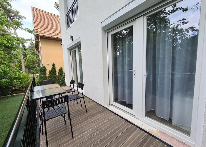 Oet Fenyo Apartmanhaz