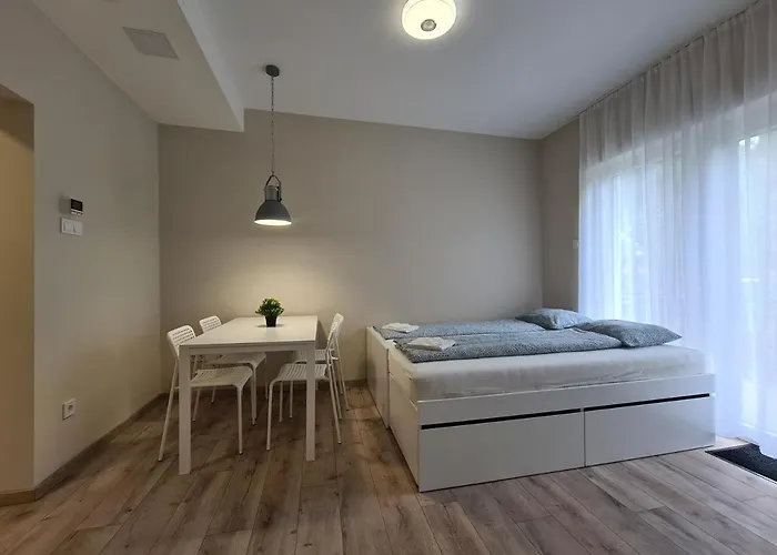 Oet Fenyo Apartmanhaz Siófok