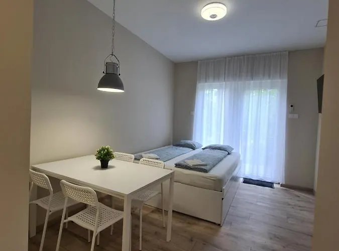 Oet Fenyo Apartmanhaz *