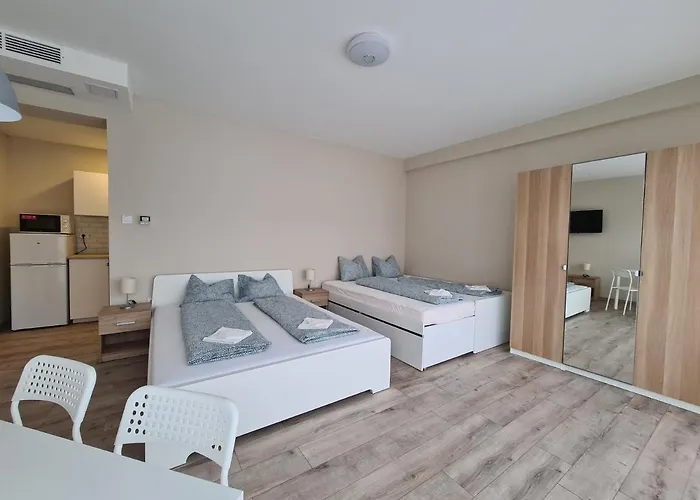 Oet Fenyo Apartmanhaz *