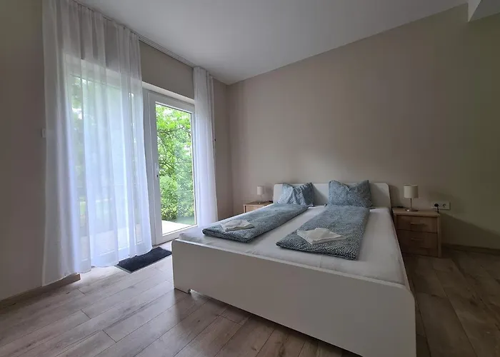 Oet Fenyo Apartmanhaz דירה שיופוק