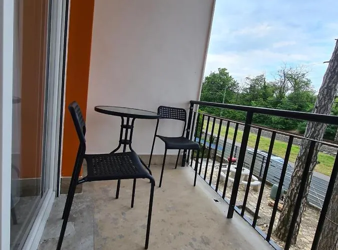 Oet Fenyo Apartmanhaz