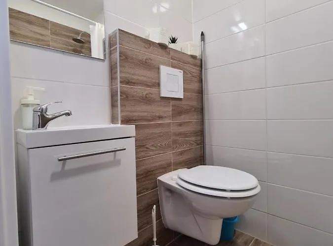Oet Fenyo Apartmanhaz Lägenhet *
