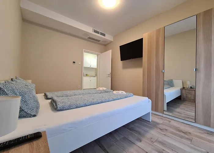 Oet Fenyo Apartmanhaz Siófok