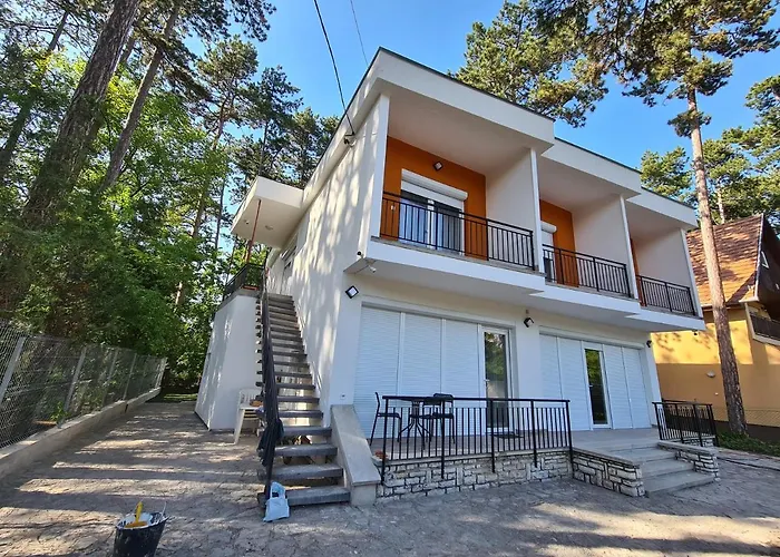 Oet Fenyo Apartmanhaz שיופוק