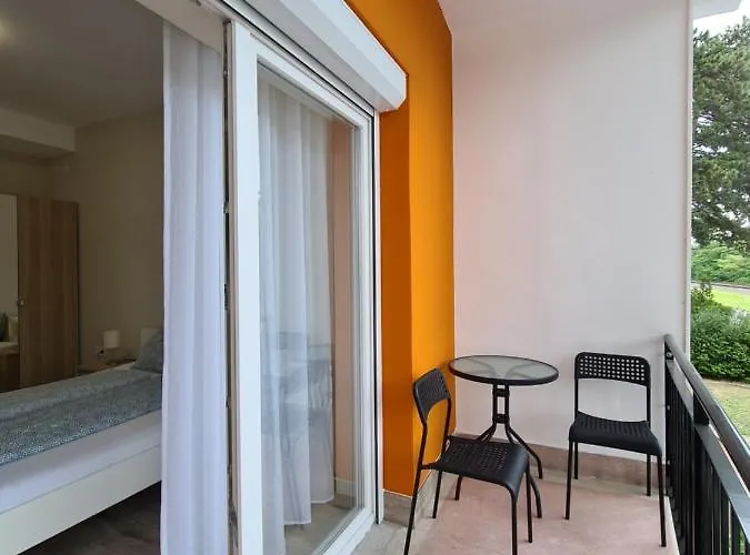 Oet Fenyo Apartmanhaz Lägenhet *