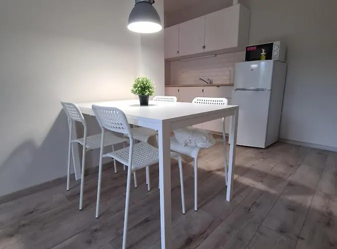 Oet Fenyo Apartmanhaz *