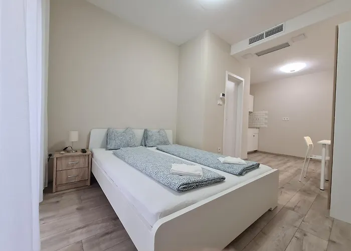 Lägenhet Oet Fenyo Apartmanhaz *